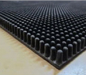 Tapete de borracha com bico